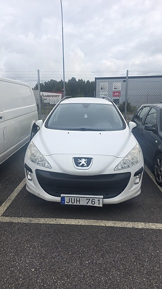 Peugeot 308 SW 2 of 7
