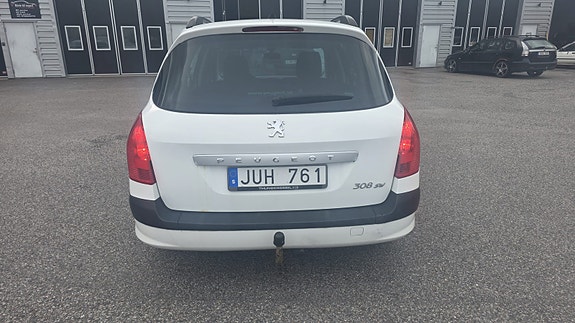 Peugeot 308 SW 4 of 7