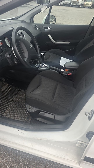 Peugeot 308 SW 6 of 7