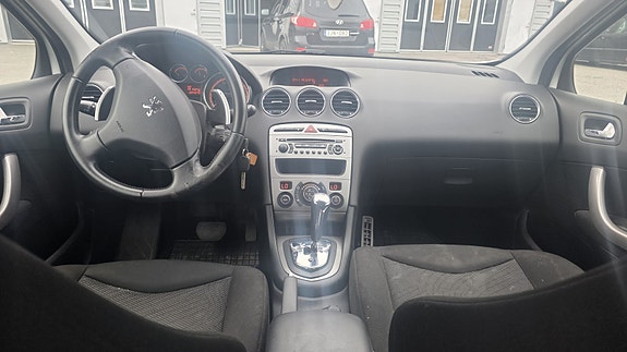 Peugeot 308 SW 5 of 7