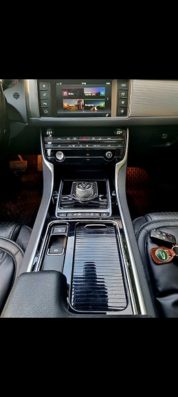 Jaguar XF 16 of 19