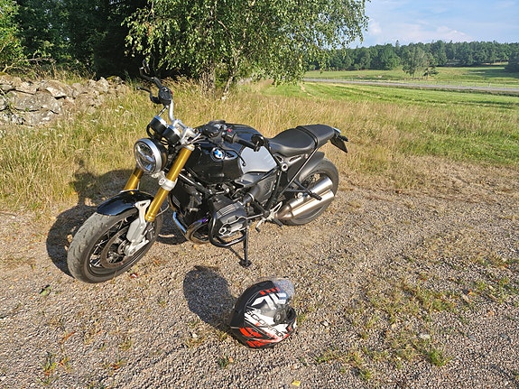 BMW R nineT 2 of 6