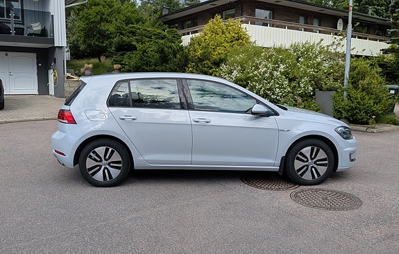Volkswagen e-Golf VII 4 of 8