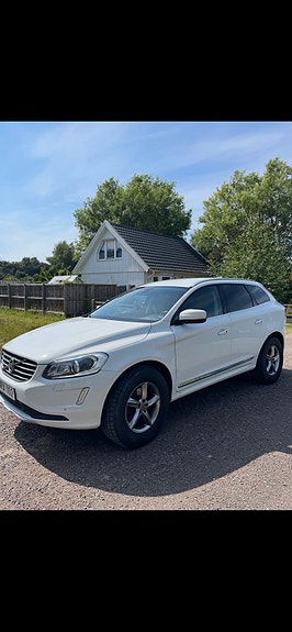 Volvo XC60 2 of 5