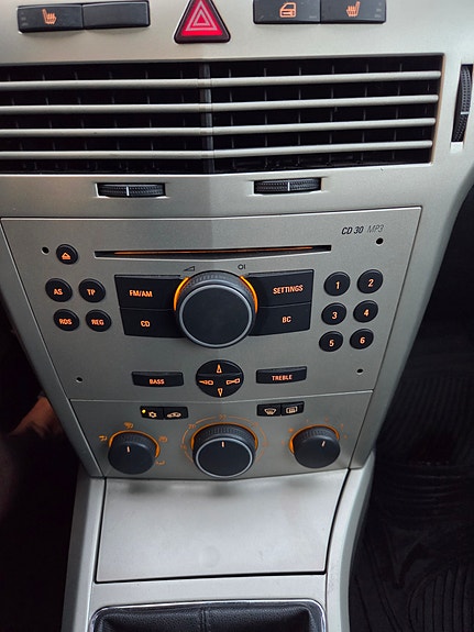 Opel Astra 9 of 10