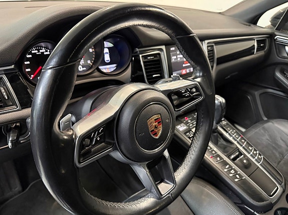 Porsche Macan S 5 of 9