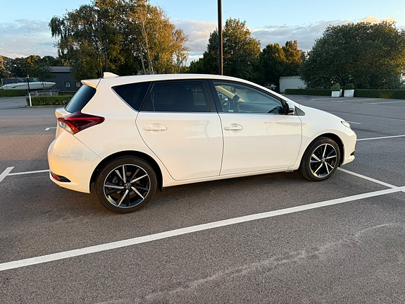 Toyota Auris 4 of 12