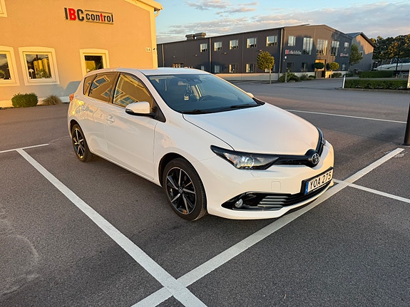 Toyota Auris 3 of 12