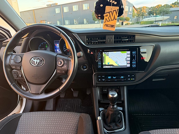 Toyota Auris 7 of 12