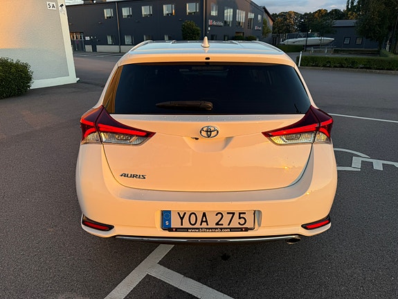 Toyota Auris 5 of 12