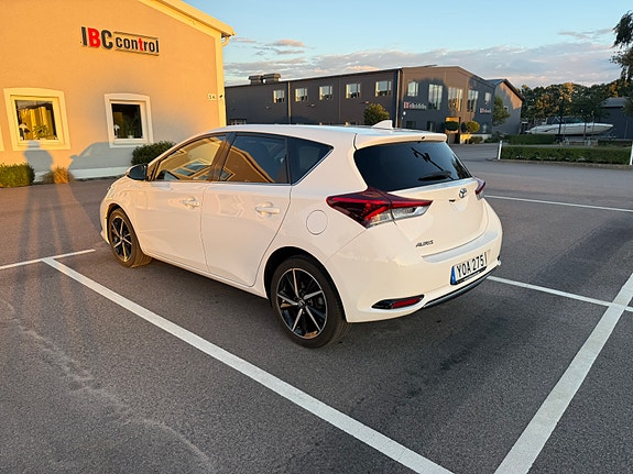 Toyota Auris 6 of 12