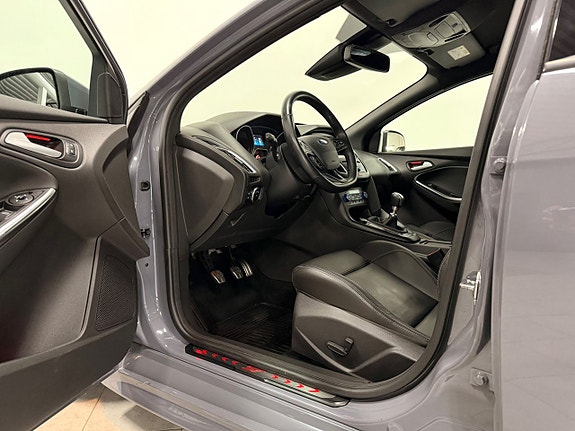 Ford Focus 10 of 29