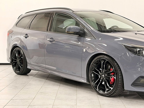 Ford Focus 2 of 29