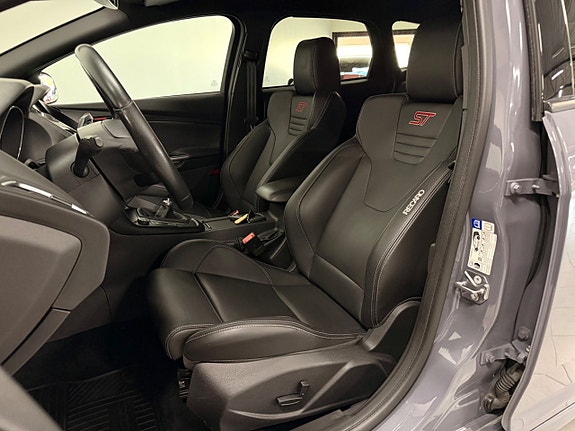Ford Focus 12 of 29