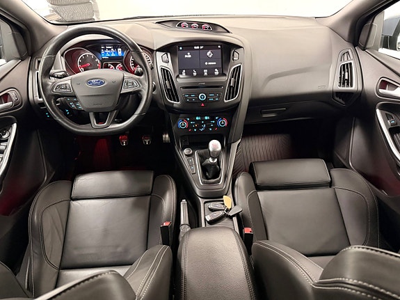Ford Focus 16 of 29
