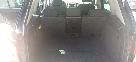 Volkswagen Tiguan 2 of 7