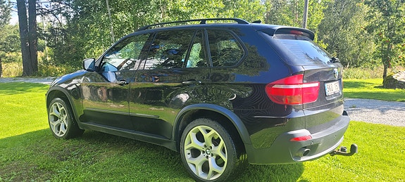 BMW X5 2 of 4
