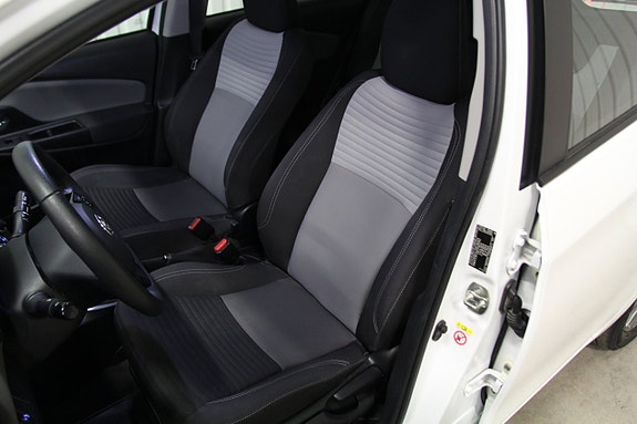 Toyota Yaris 17 of 20