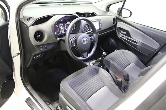 Toyota Yaris 9 of 20