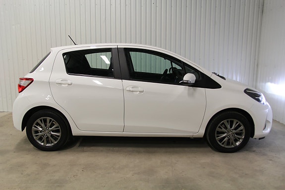 Toyota Yaris 6 of 20
