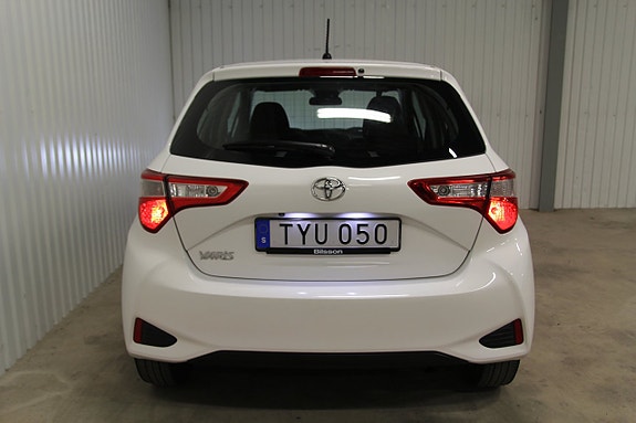 Toyota Yaris 8 of 20