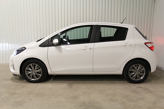 Toyota Yaris 2 of 20