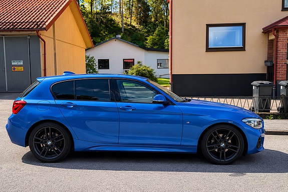 BMW 118i 3 of 11