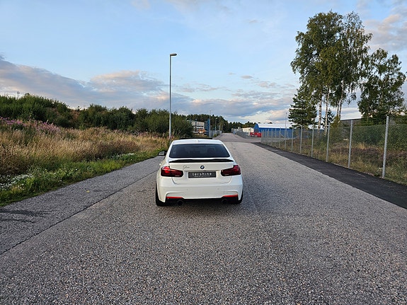 BMW 335i 5 of 12