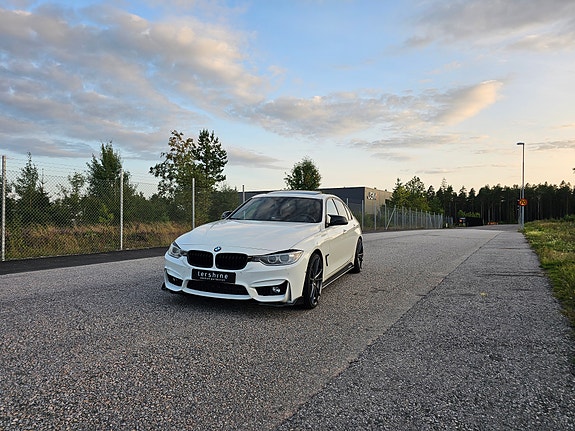 BMW 335i 3 of 12