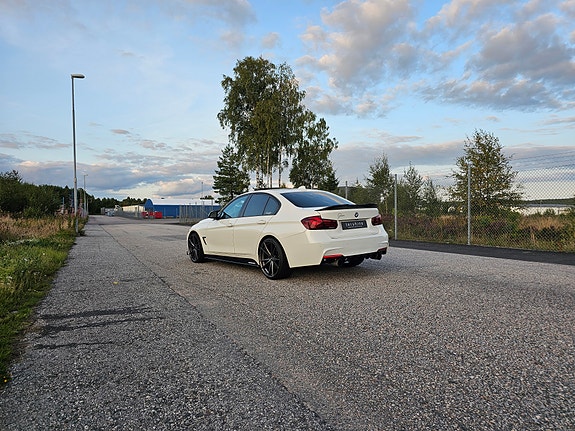 BMW 335i 6 of 12