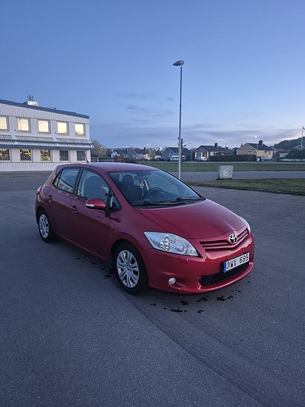 Toyota Auris 2 of 7
