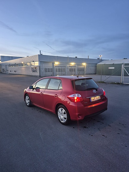 Toyota Auris 4 of 7