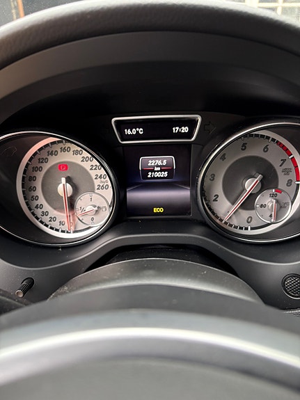 Mercedes-Benz GLA200 7 of 8