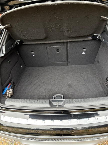 Mercedes-Benz GLA200 4 of 8