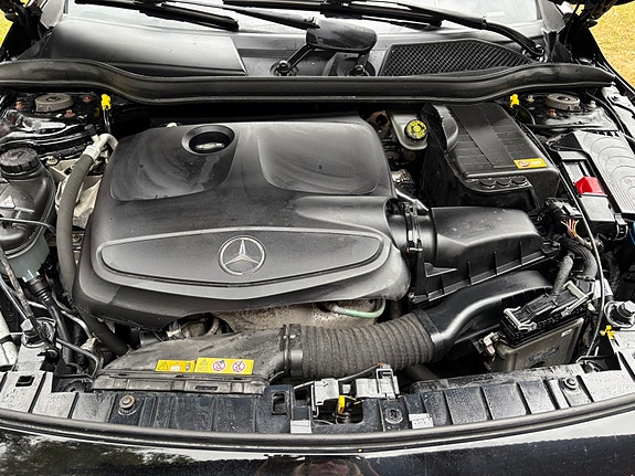 Mercedes-Benz GLA200 8 of 8