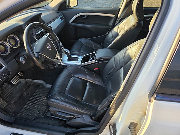 Volvo V70 3 of 4