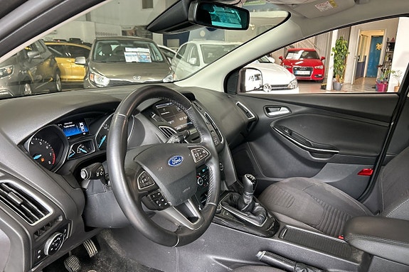 Ford Focus 10 of 27