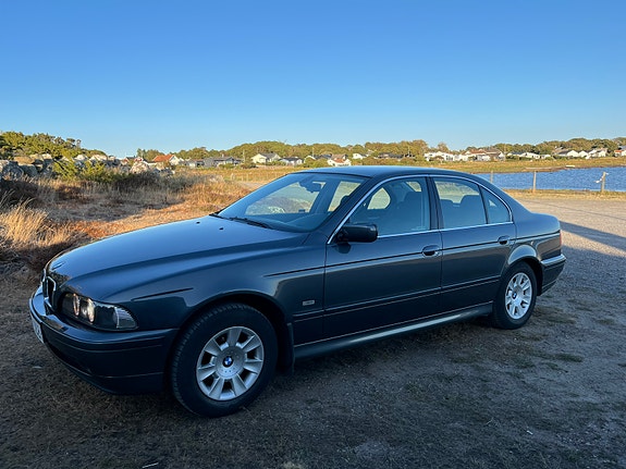BMW 520i 2 of 9