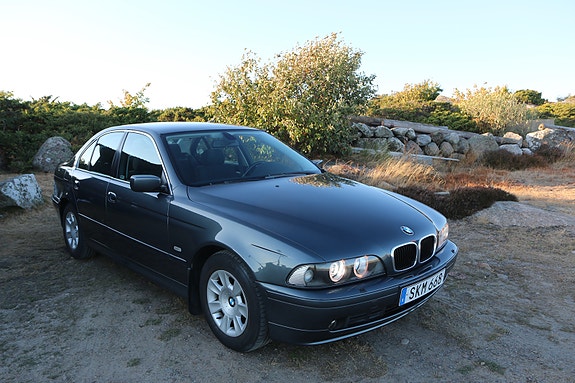 BMW 520i 3 of 9