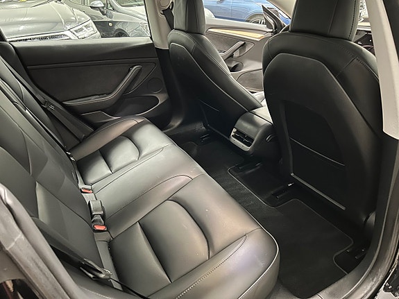 Tesla Model 3 9 of 17