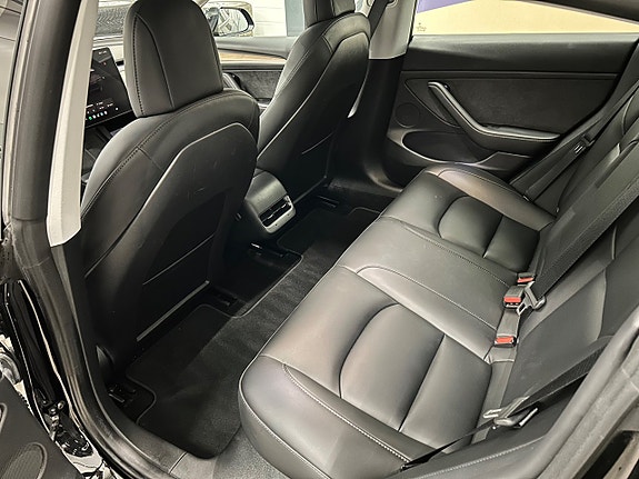 Tesla Model 3 7 of 17