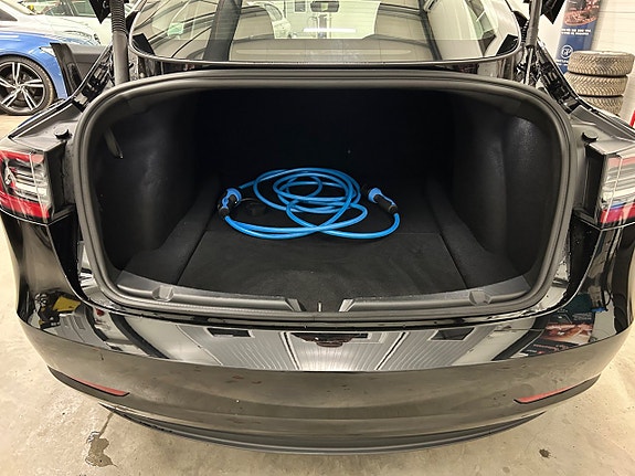 Tesla Model 3 8 of 17