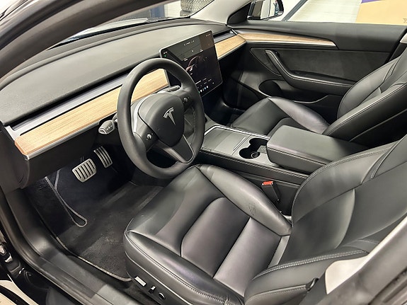Tesla Model 3 6 of 17