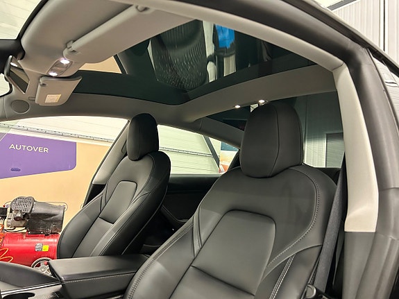 Tesla Model 3 13 of 17