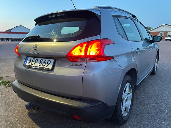 Peugeot 2008 4 of 8