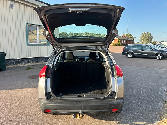 Peugeot 2008 5 of 8
