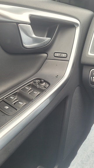 Volvo XC60 8 of 14