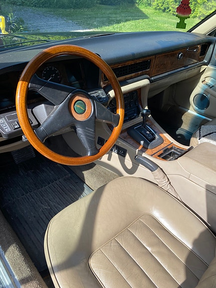 Jaguar XJ 5 of 8