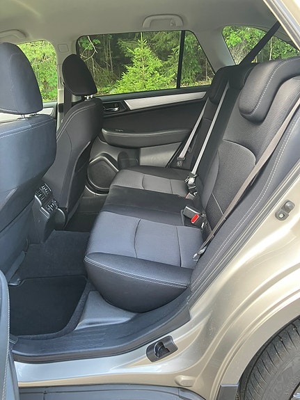 Subaru Outback 7 of 16