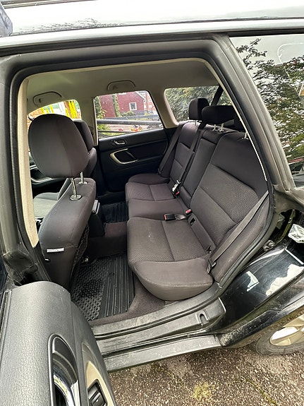 Subaru Legacy Outback 5 of 10